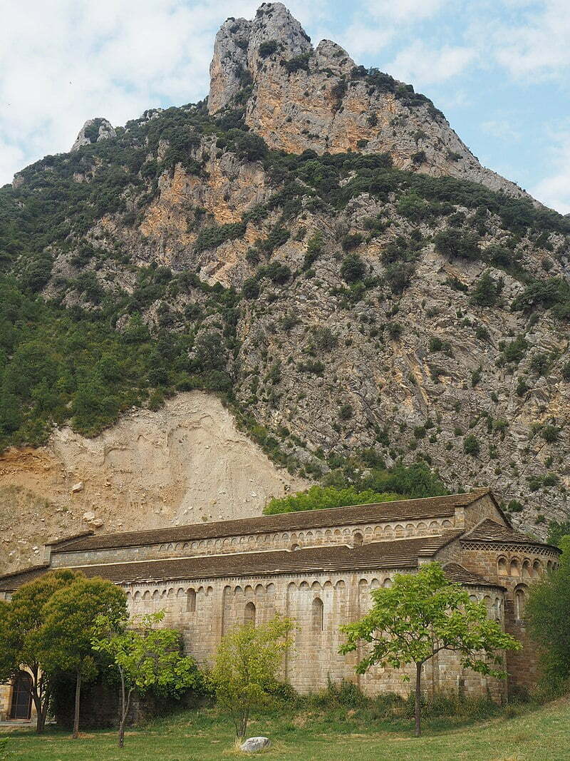 Obarra, exterior del monasterio. Lozano Manzanedo CC BY-SA 4.0 Obarra, exterior del monasterio. Lozano Manzanedo CC BY-SA 4.0