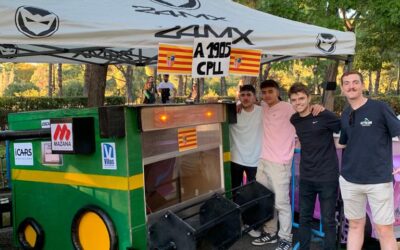 Capella en el Redbull autos locos. Rural Team en los Boxes